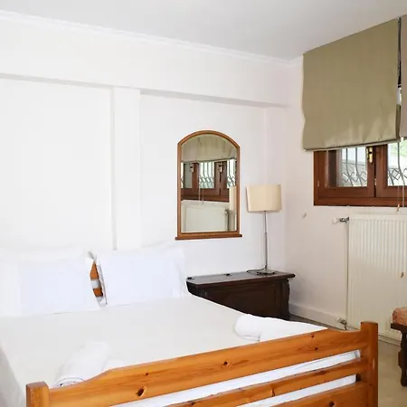 Phoenikes Studio Apartment