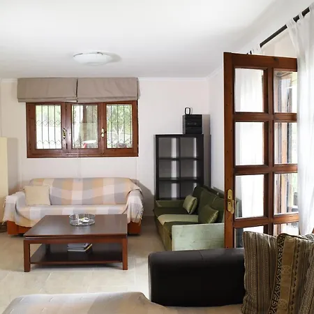 Phoenikes Studio Apartment *